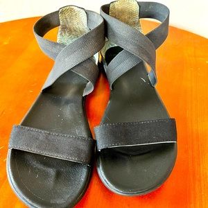 Reef women’s sandals size 8